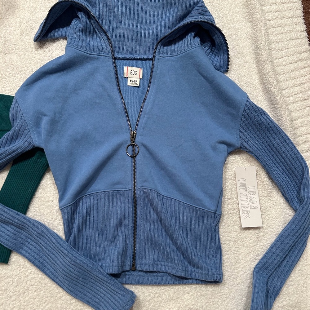 Sweater bundle - Picture 2 of 3